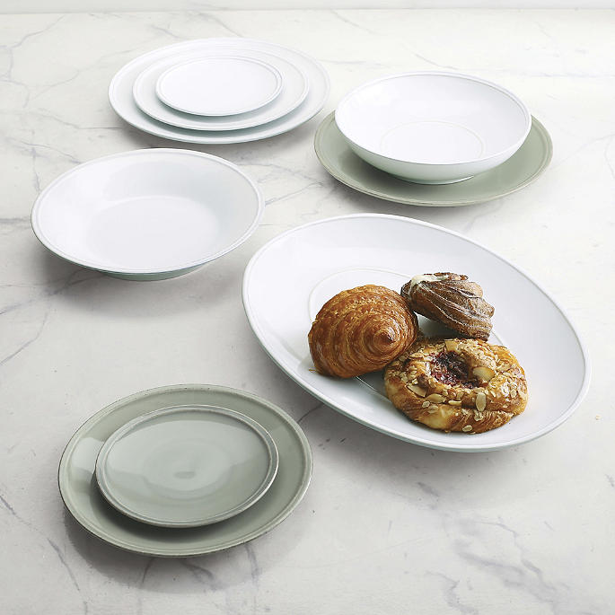 Friso Dinnerware Collection