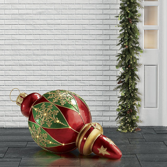 Feliz Finial Yard Ornament