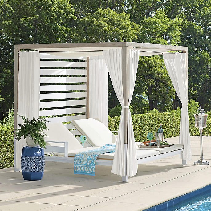 Frontgate Resort Collection™ Resort Daybed with Cushions in Matte White Aluminum